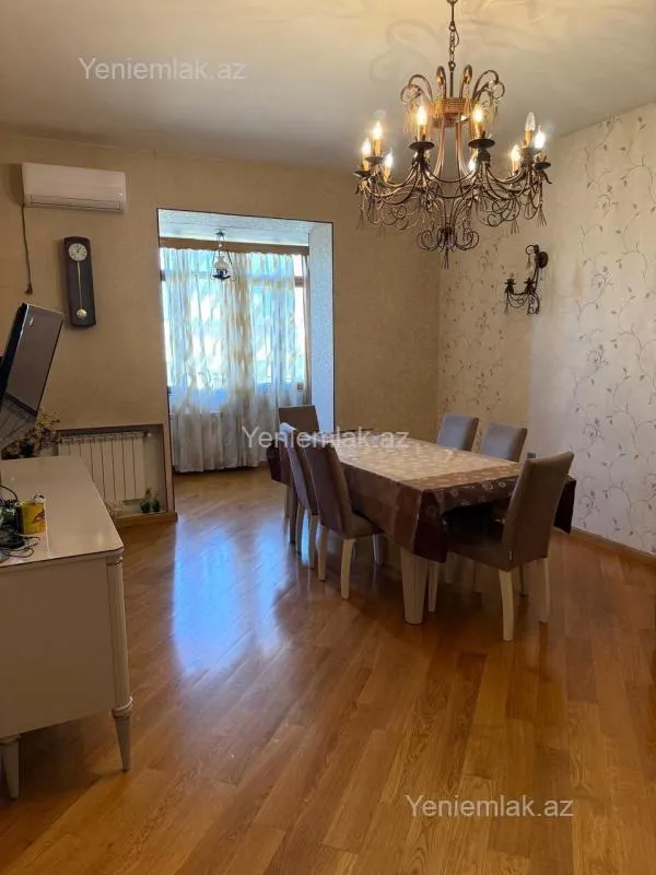 Satılır 3 otaqlı köhnə tikili 100 m²