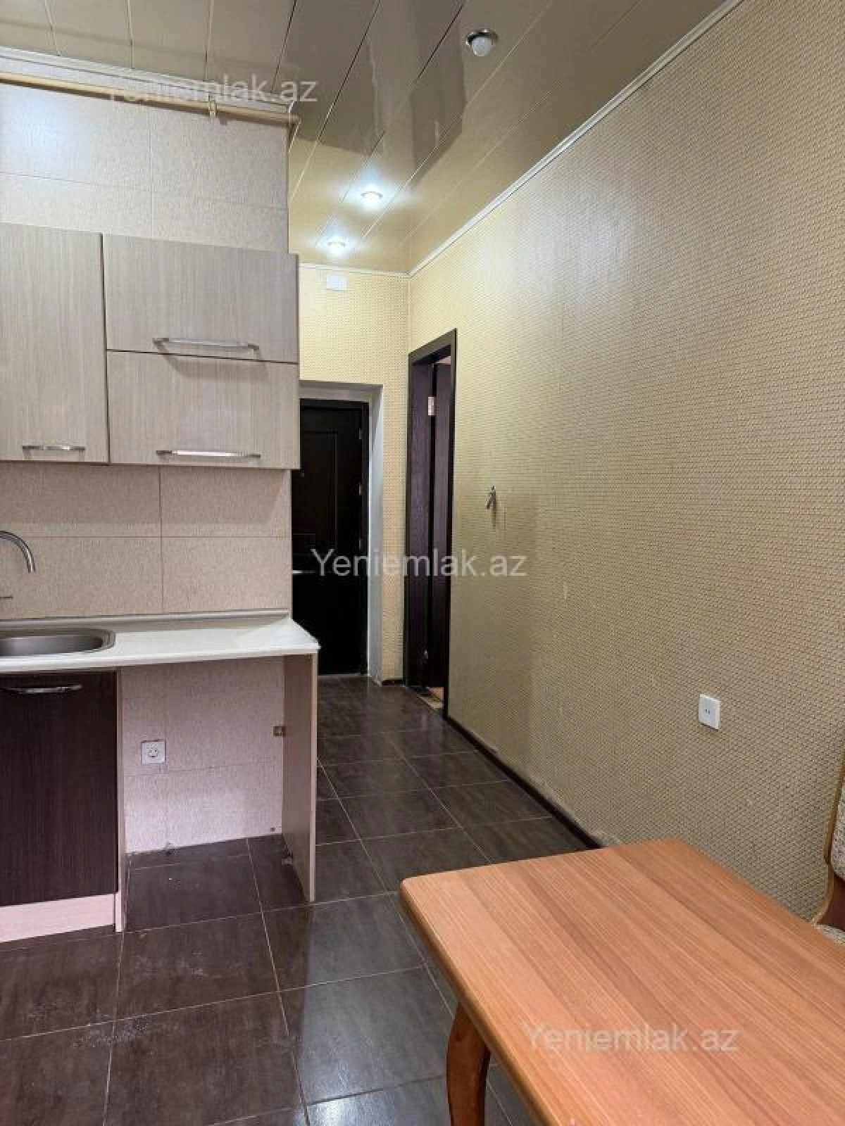 Satılır 2 otaqlı köhnə tikili 66 m²