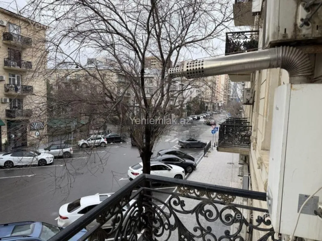 Satılır 2 otaqlı köhnə tikili 66 m²