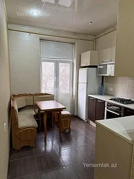 Satılır 2 otaqlı köhnə tikili 66 m²