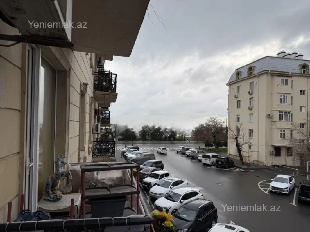 Satılır 2 otaqlı köhnə tikili 66 m²