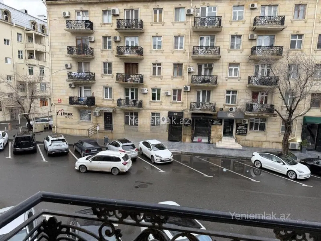 Satılır 2 otaqlı köhnə tikili 66 m²