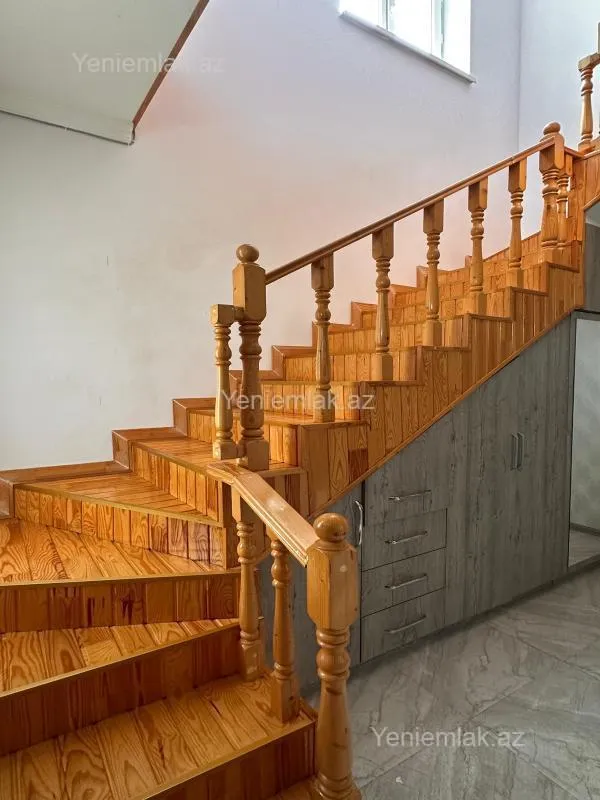 Satılır 6 otaqlı həyət evi 263 m²