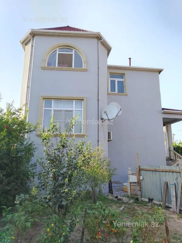 Satılır 6 otaqlı həyət evi 263 m²