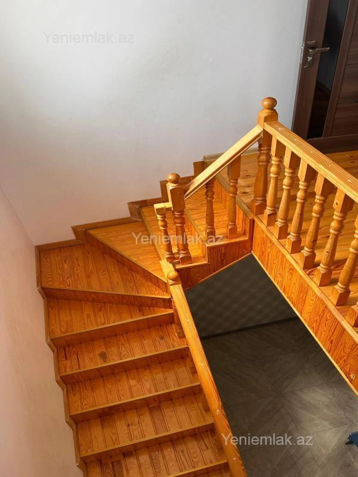 Satılır 6 otaqlı həyət evi 263 m²