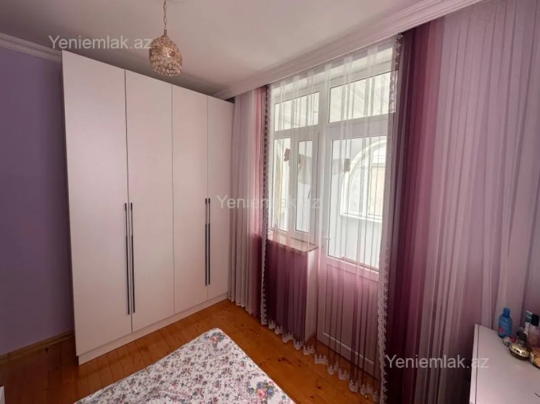 Satılır 6 otaqlı həyət evi 263 m²