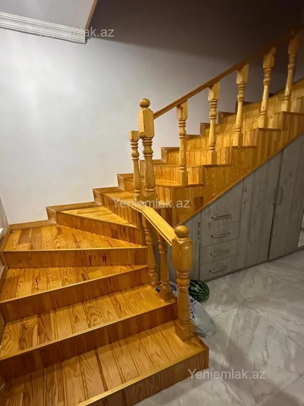 Satılır 6 otaqlı həyət evi 263 m²