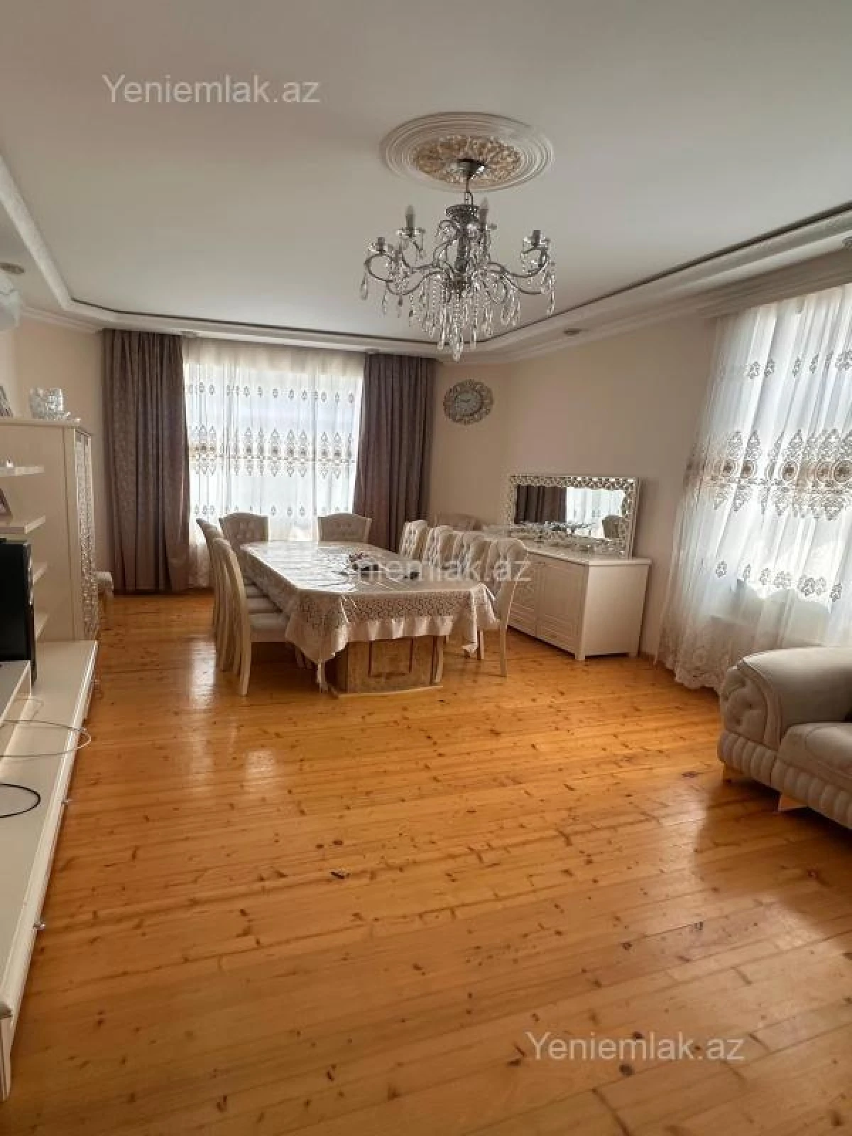 Satılır 6 otaqlı həyət evi 263 m²