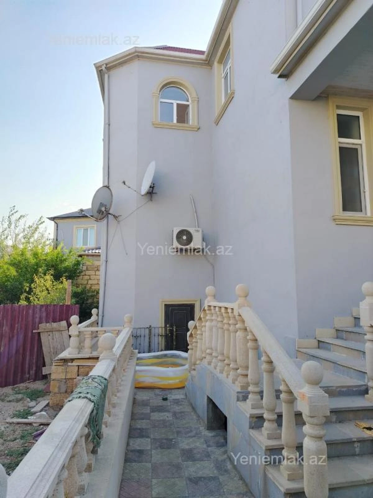 Satılır 6 otaqlı həyət evi 263 m²