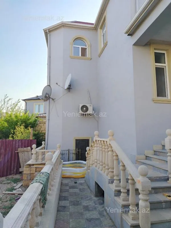 Satılır 6 otaqlı həyət evi 263 m²
