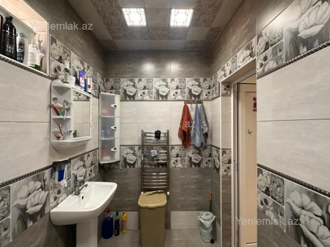 Satılır 6 otaqlı həyət evi 263 m²