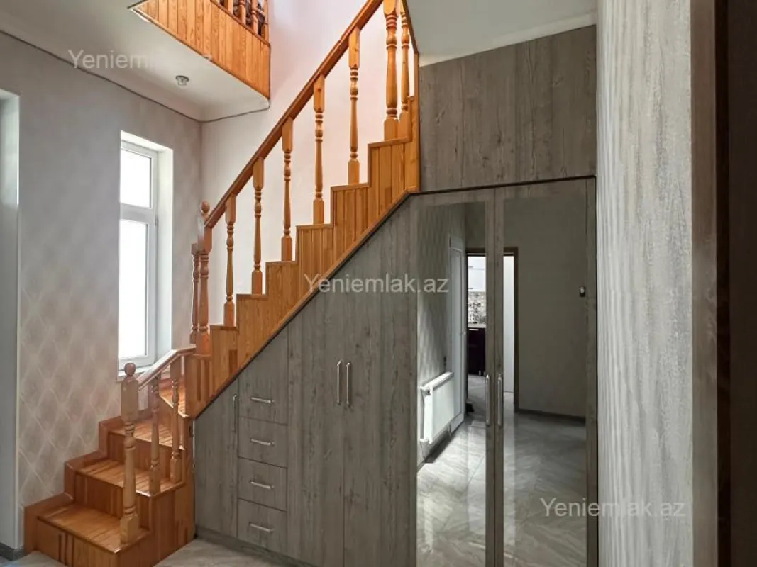 Satılır 6 otaqlı həyət evi 263 m²