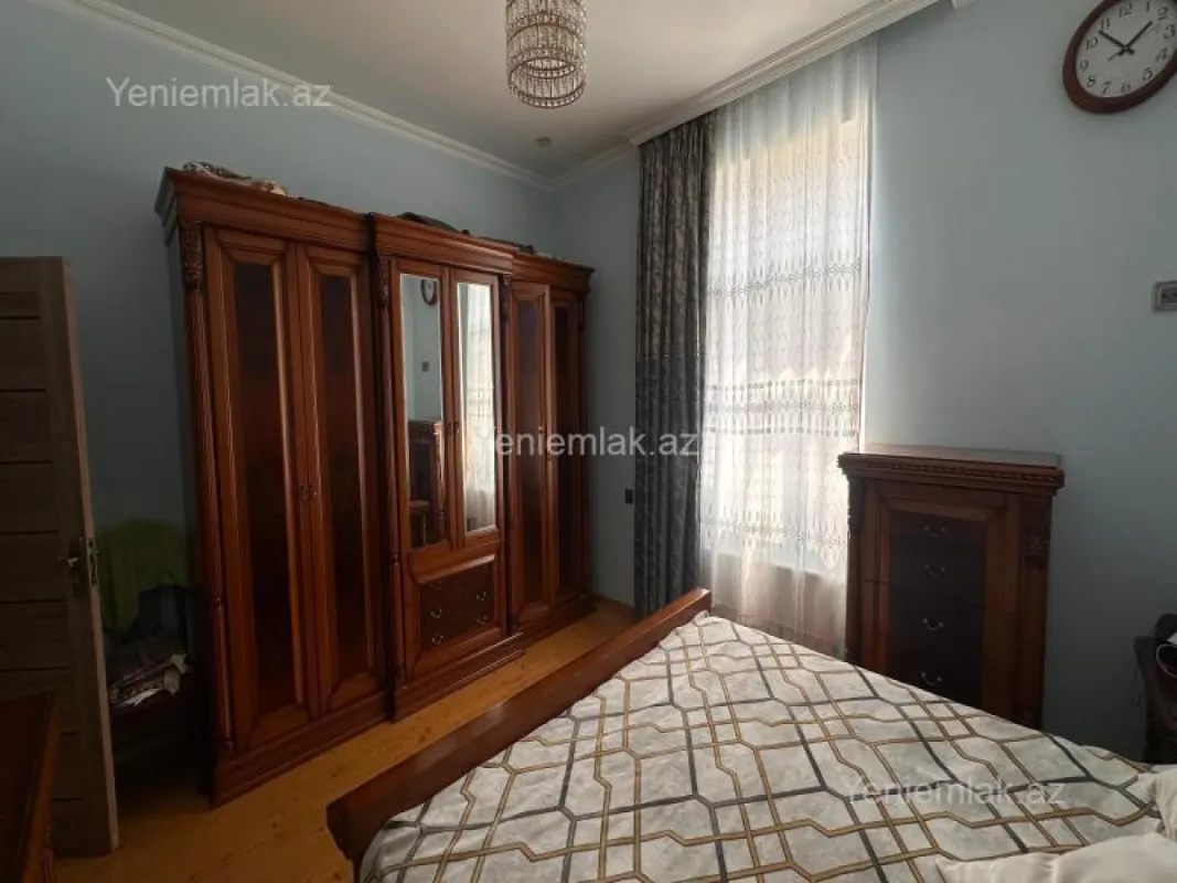 Satılır 6 otaqlı həyət evi 263 m²
