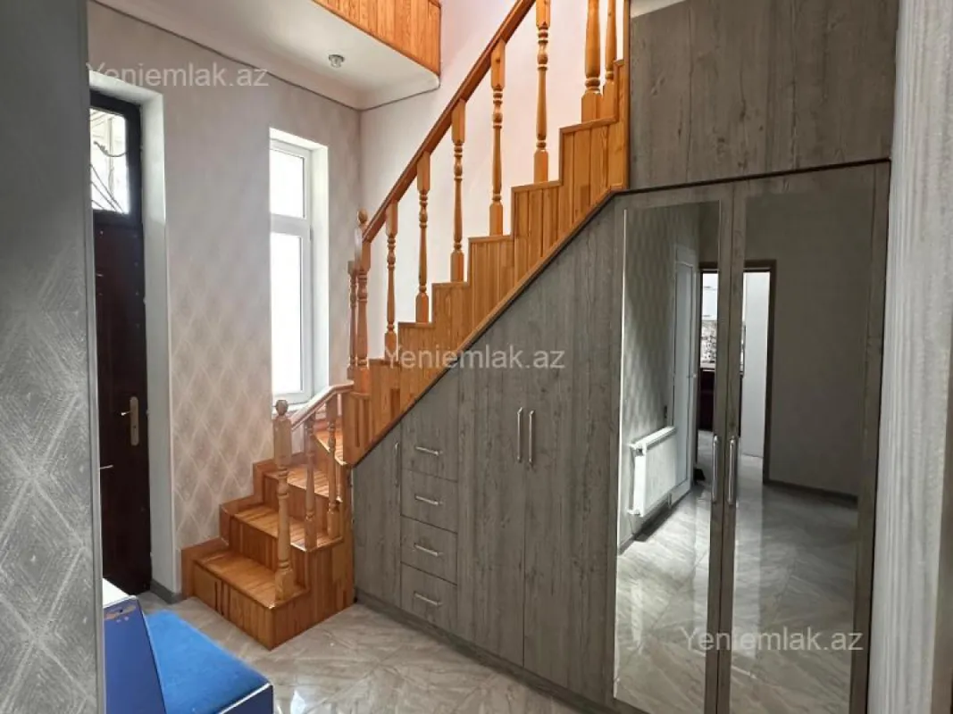 Satılır 6 otaqlı həyət evi 263 m²
