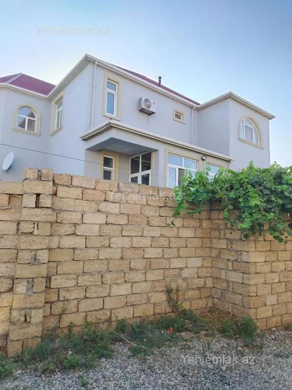 Satılır 6 otaqlı həyət evi 263 m²