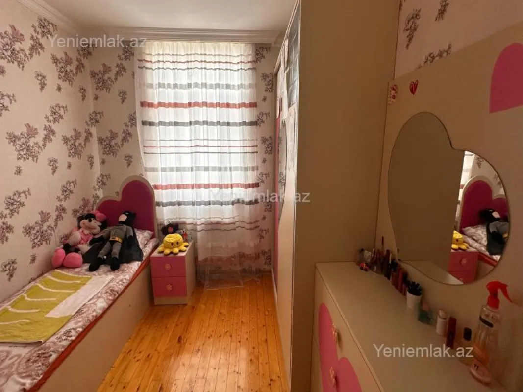 Satılır 6 otaqlı həyət evi 263 m²