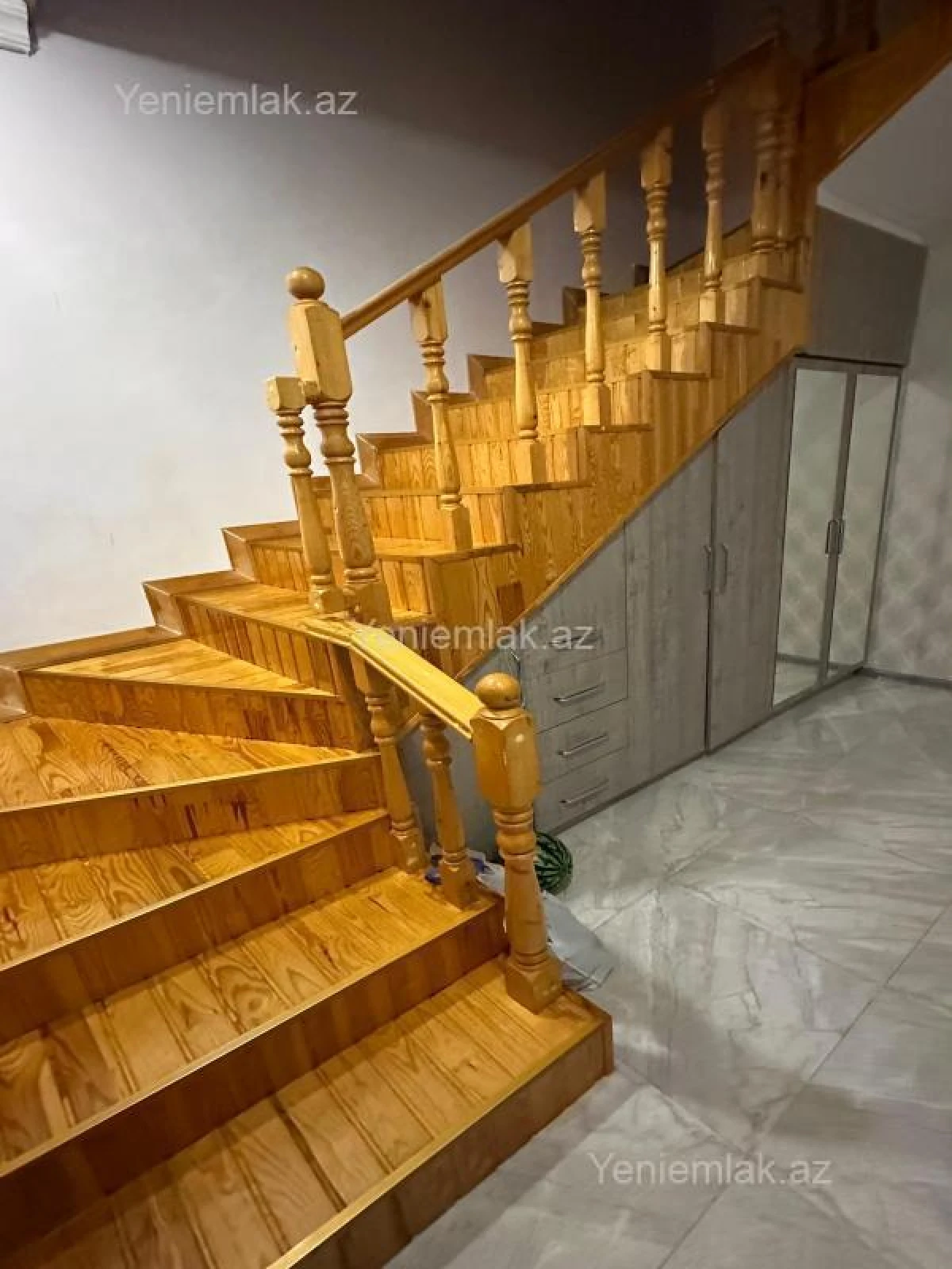 Satılır 6 otaqlı həyət evi 263 m²