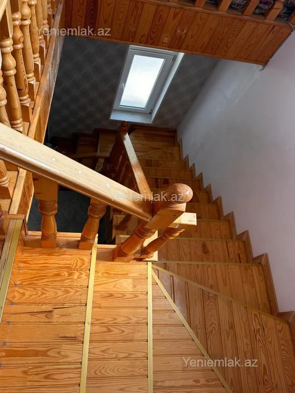 Satılır 6 otaqlı həyət evi 263 m²