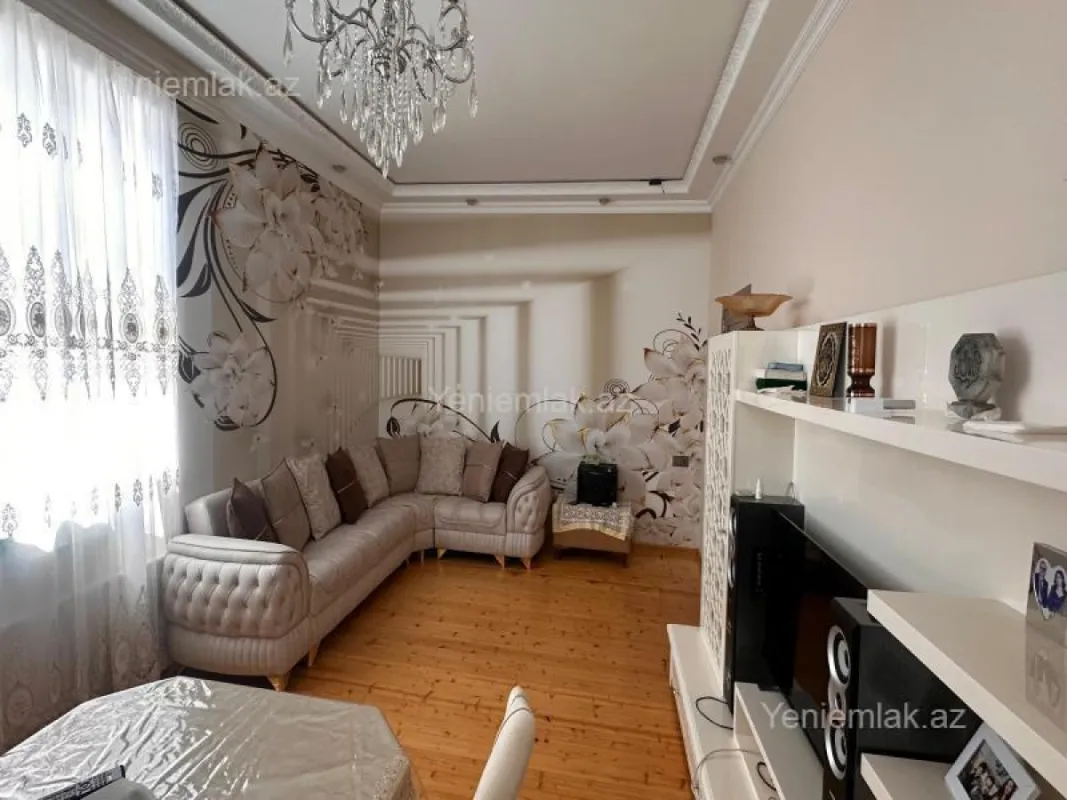 Satılır 6 otaqlı həyət evi 263 m²