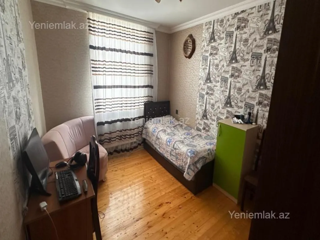 Satılır 6 otaqlı həyət evi 263 m²