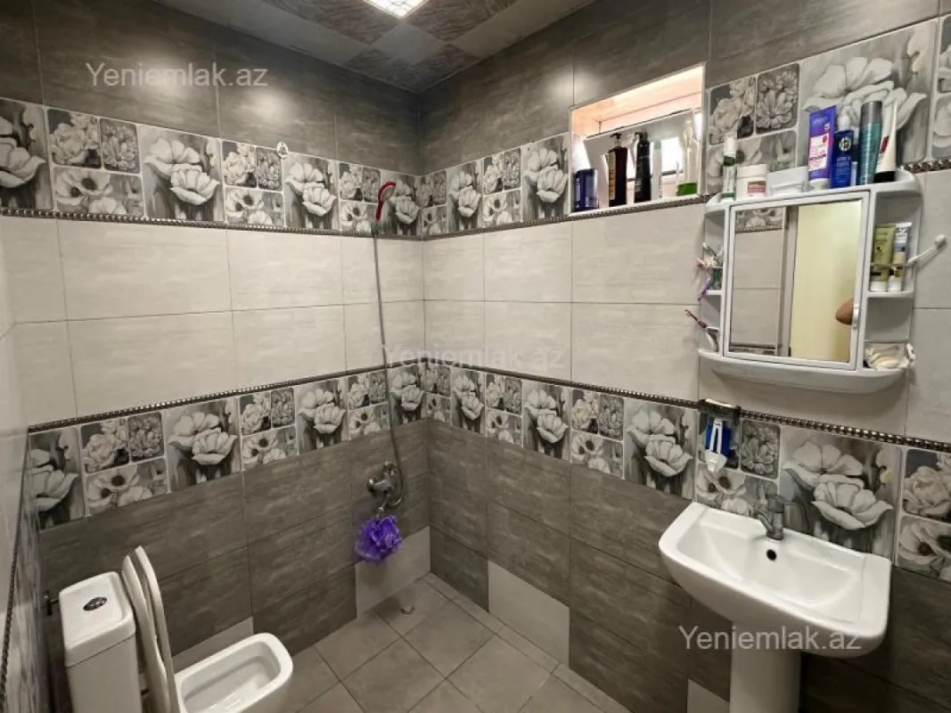 Satılır 6 otaqlı həyət evi 263 m²