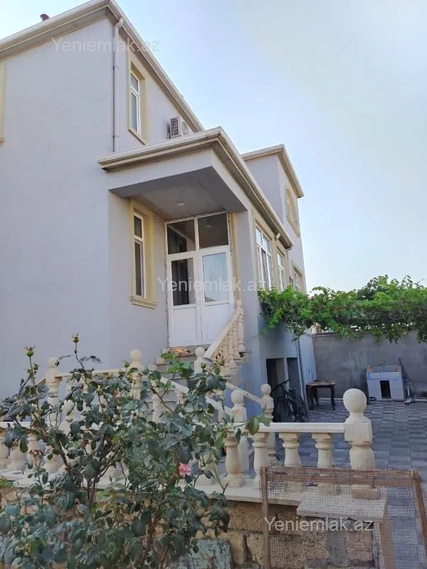 Satılır 6 otaqlı həyət evi 263 m²