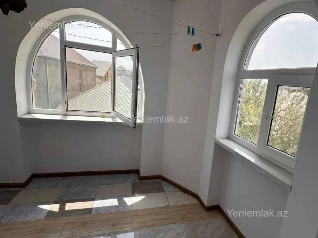 Satılır 6 otaqlı həyət evi 263 m²