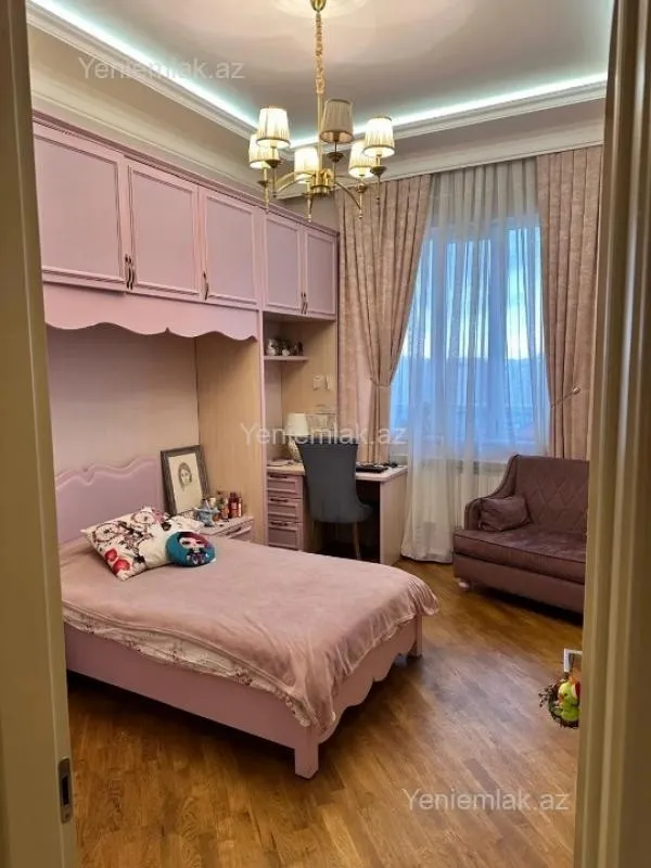 Satılır 4 otaqlı yeni tikili 160 m²