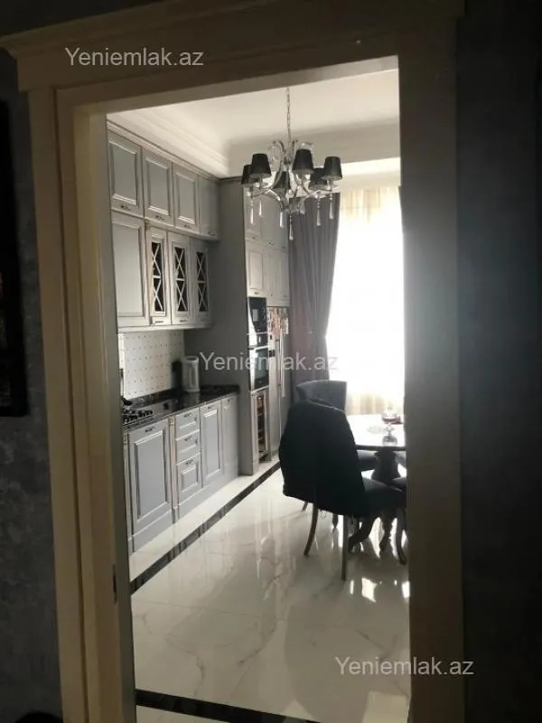 Satılır 4 otaqlı yeni tikili 160 m²