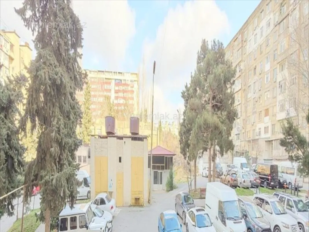 Satılır 3 otaqlı köhnə tikili 75 m²
