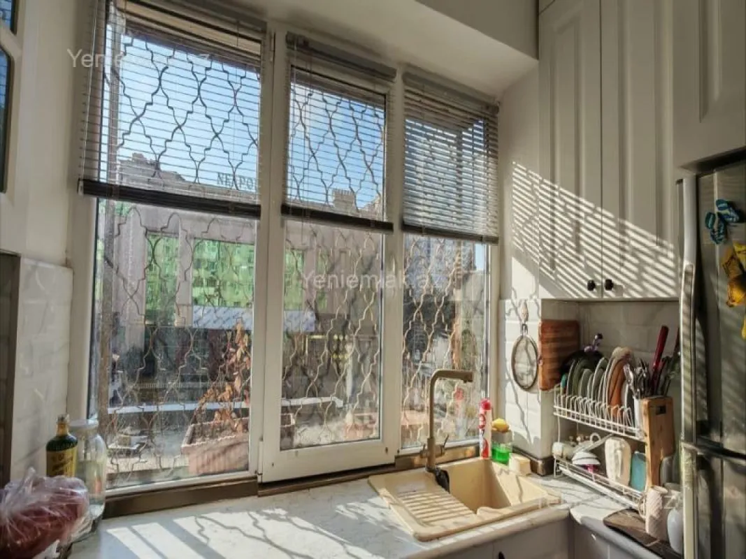 Satılır 3 otaqlı köhnə tikili 75 m²