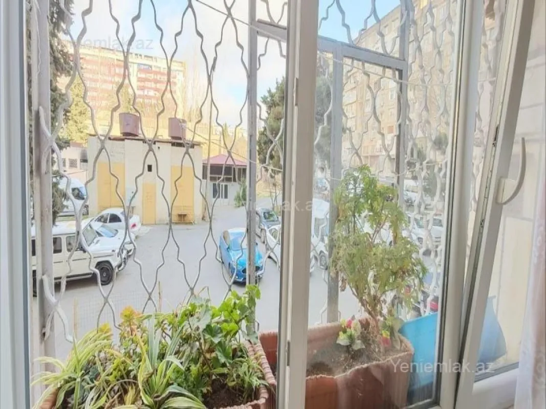 Satılır 3 otaqlı köhnə tikili 75 m²