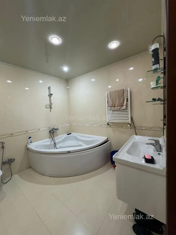 Satılır 3 otaqlı yeni tikili 140 m²