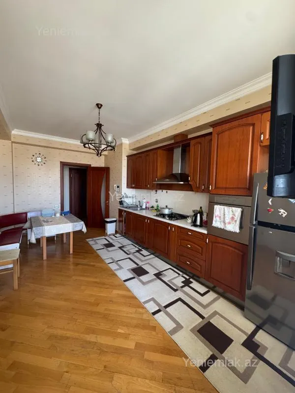 Satılır 3 otaqlı yeni tikili 140 m²