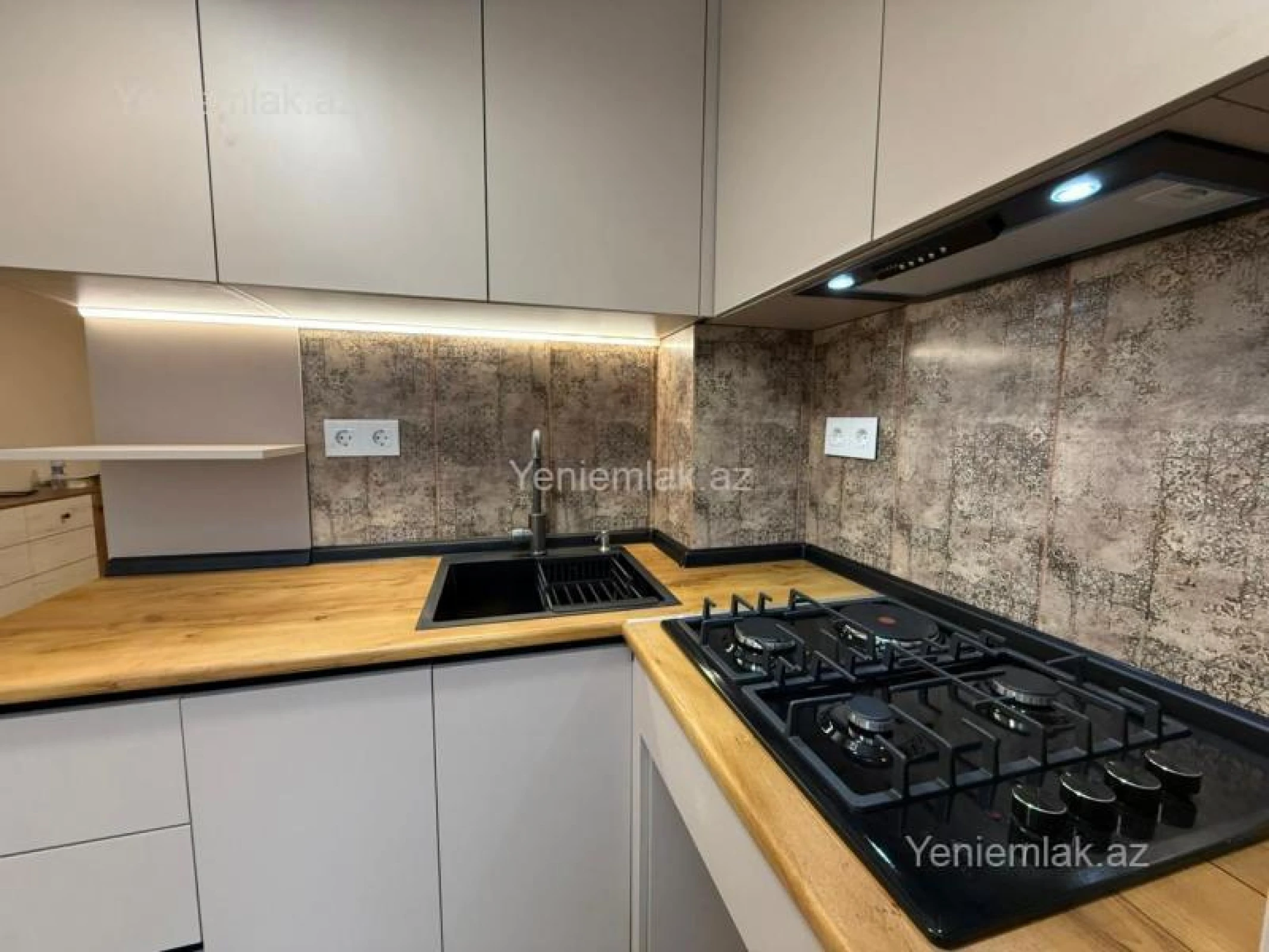 Satılır 3 otaqlı yeni tikili 200 m²