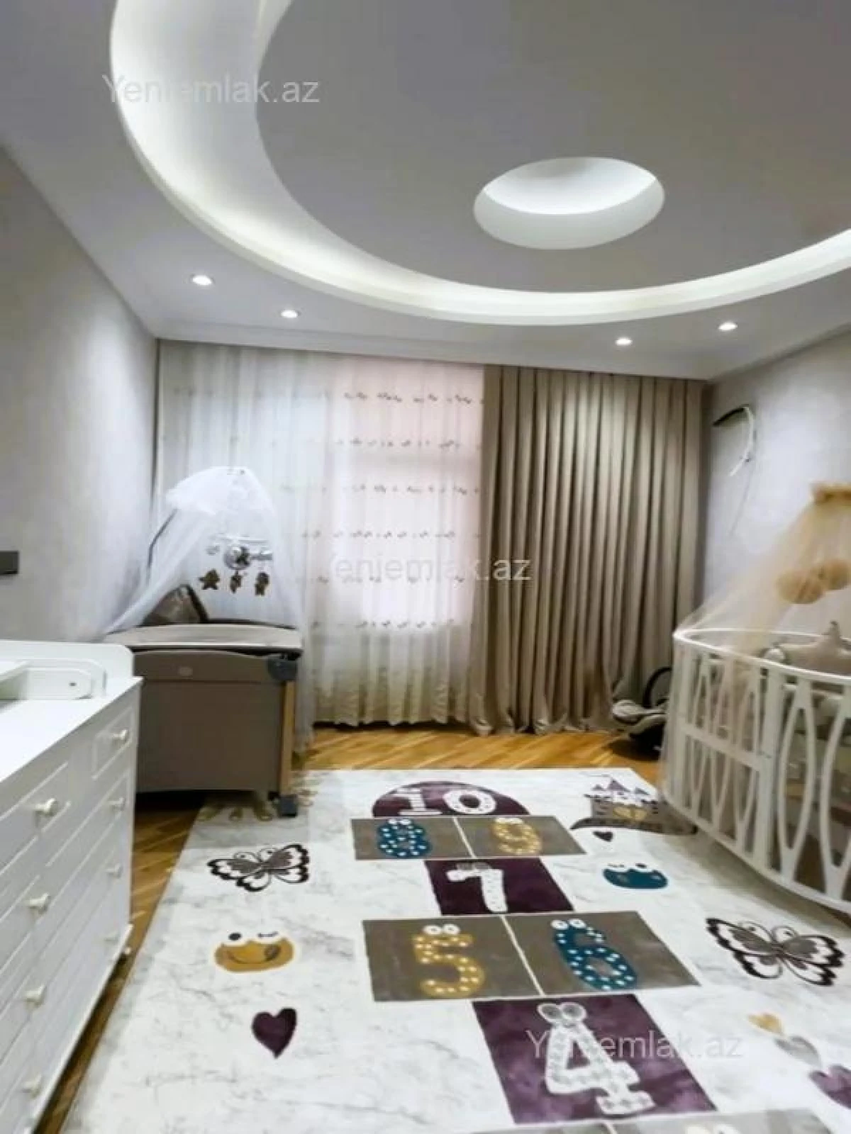 Satılır 4 otaqlı yeni tikili 250 m²