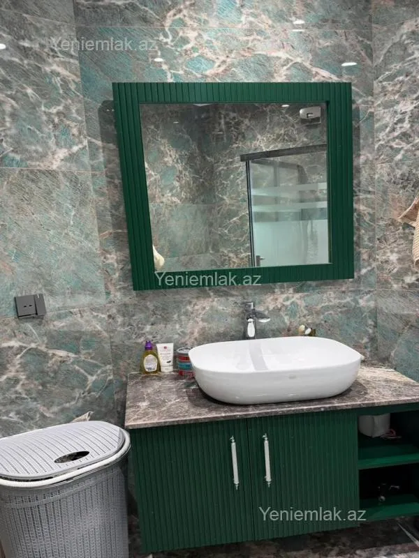 Satılır 4 otaqlı yeni tikili 250 m²