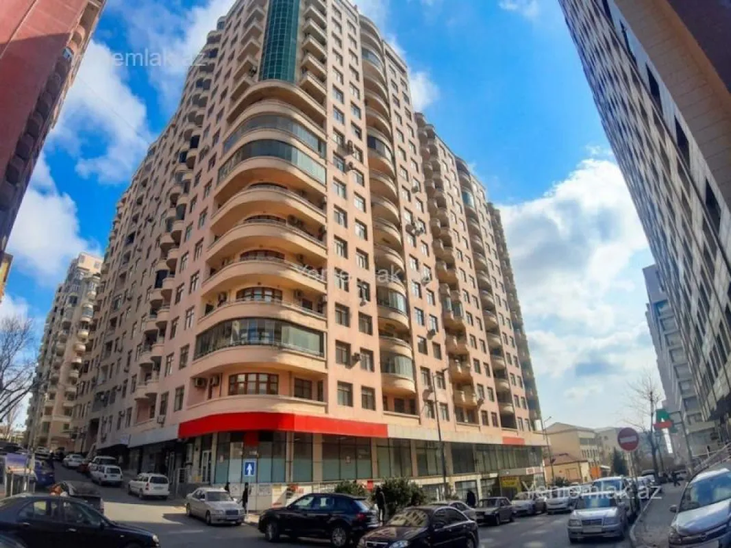 Satılır 4 otaqlı yeni tikili 250 m²
