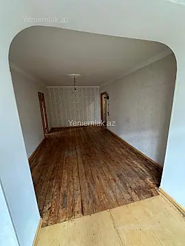 Satılır 2 otaqlı köhnə tikili 70 m²
