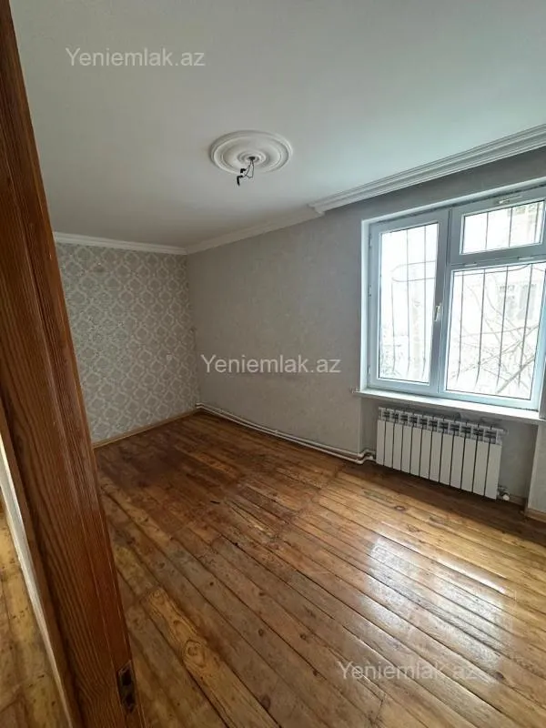 Satılır 2 otaqlı köhnə tikili 70 m²