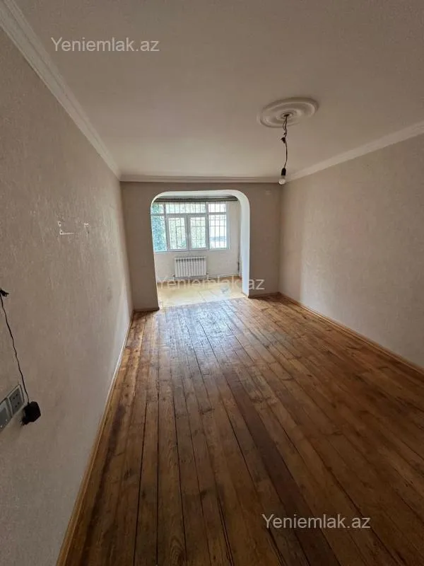 Satılır 2 otaqlı köhnə tikili 70 m²