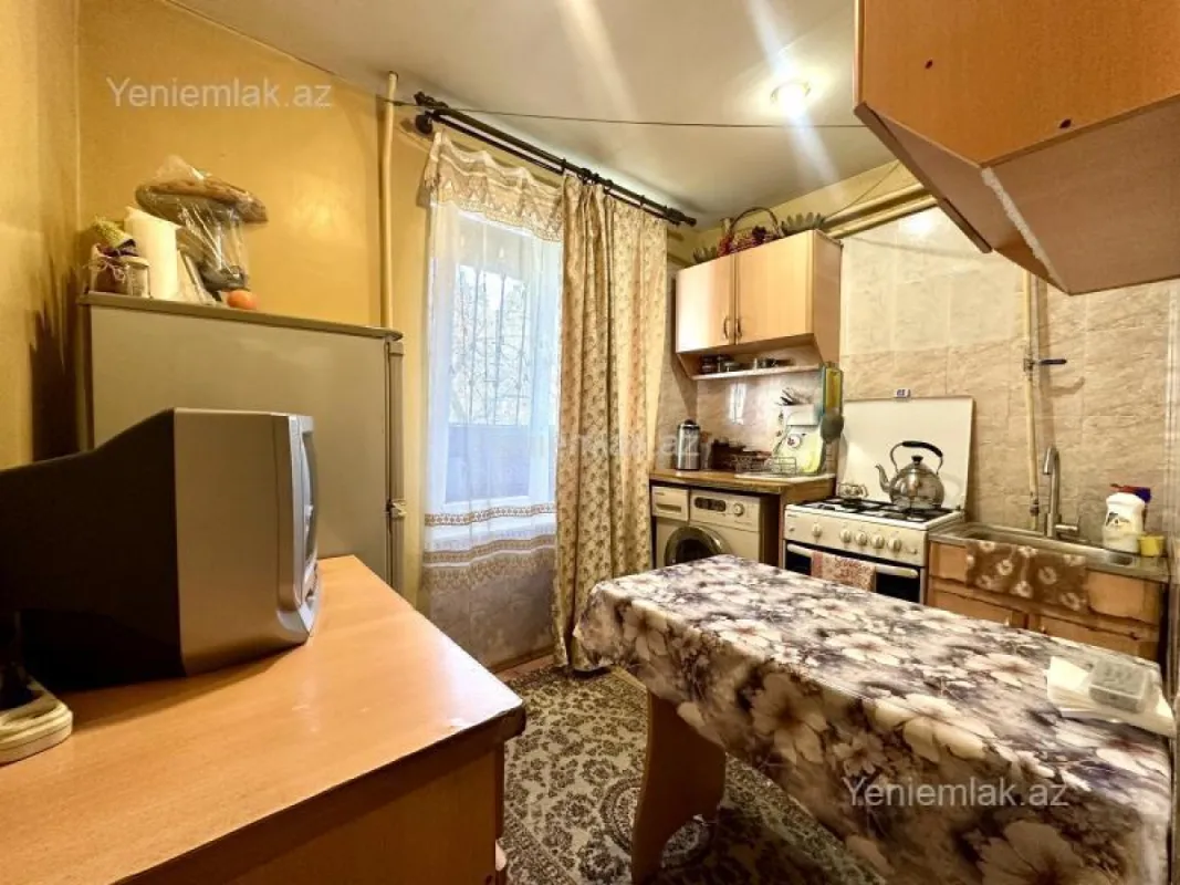 Satılır 1 otaqlı köhnə tikili 30 m²