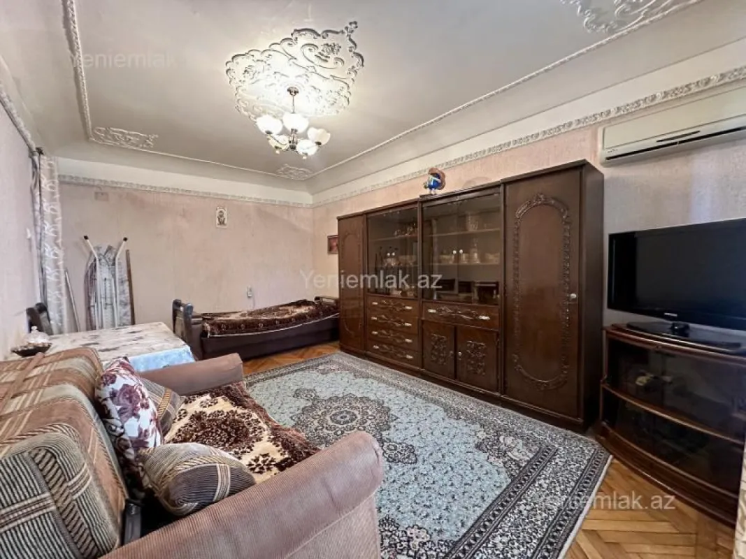 Satılır 1 otaqlı köhnə tikili 30 m²