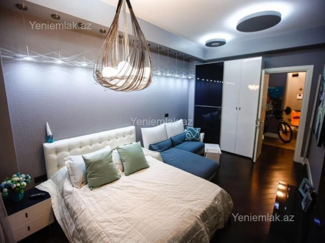 Satılır 4 otaqlı yeni tikili 200.5 m²