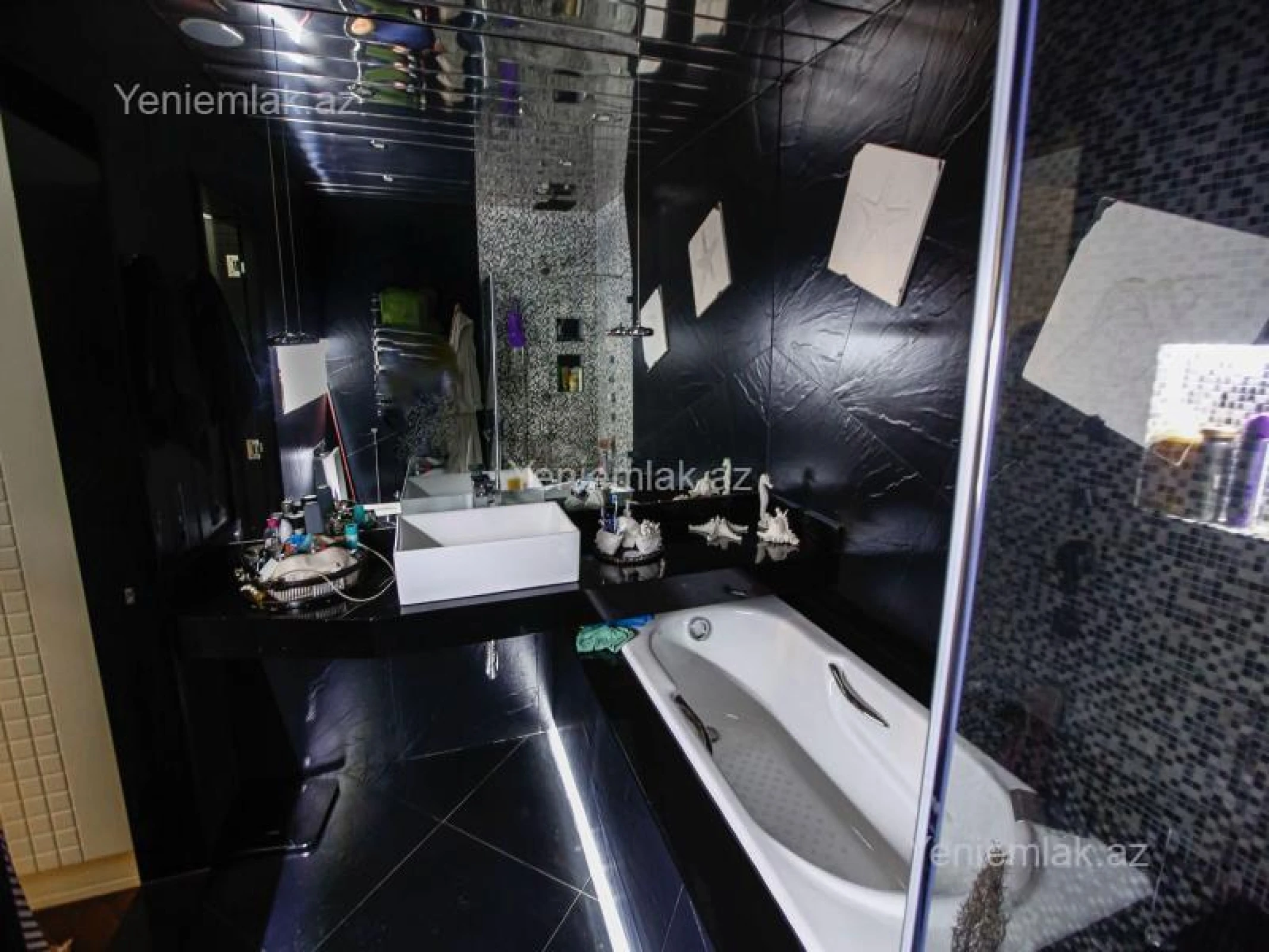 Satılır 4 otaqlı yeni tikili 200.5 m²