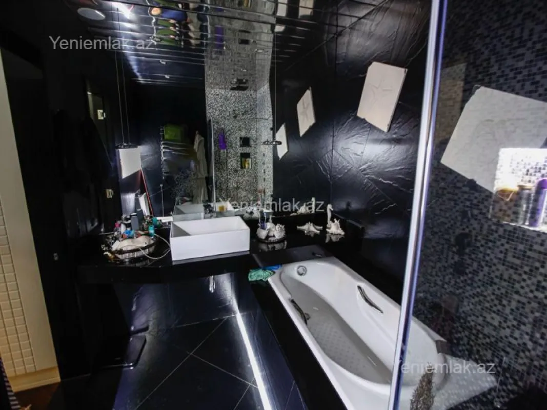 Satılır 4 otaqlı yeni tikili 200.5 m²