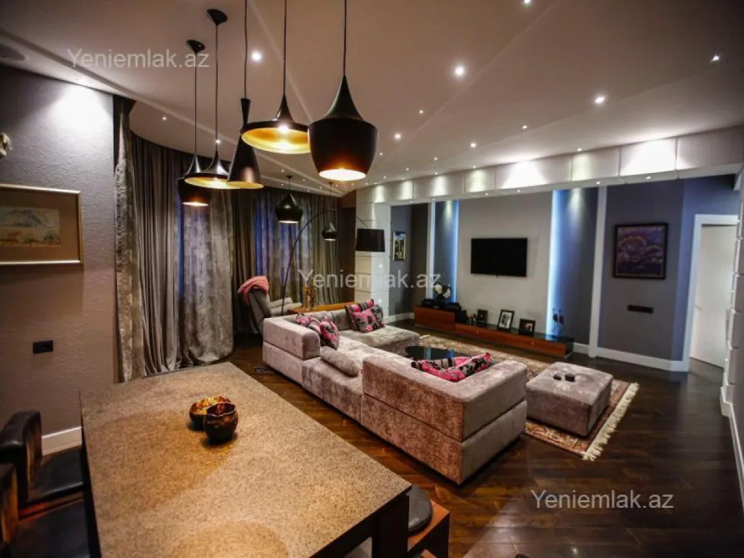 Satılır 4 otaqlı yeni tikili 200.5 m²