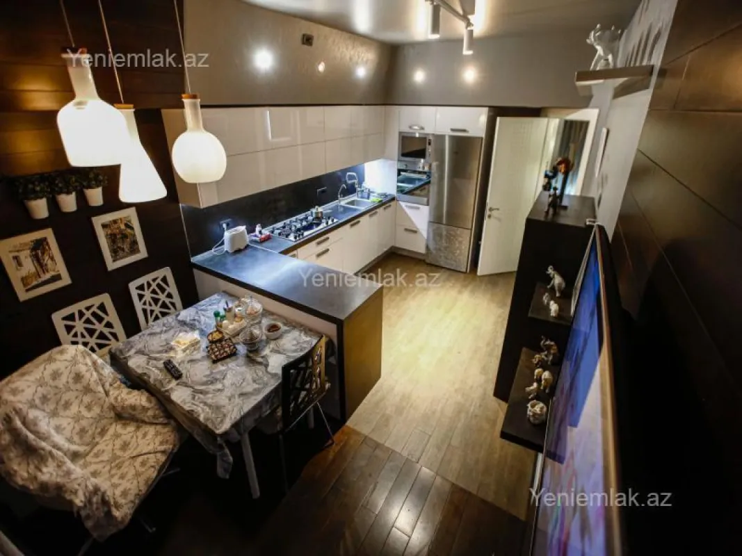 Satılır 4 otaqlı yeni tikili 200.5 m²