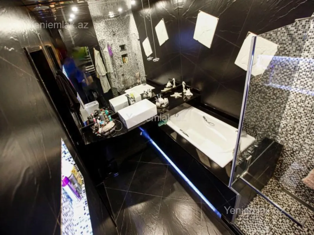 Satılır 4 otaqlı yeni tikili 200.5 m²