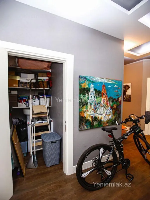 Satılır 4 otaqlı yeni tikili 200.5 m²